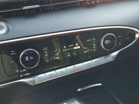 Used 2023 Genesis GV70 2.5T w/ Sport Prestige Package image 17