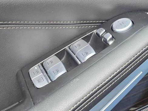 Used 2024 BMW X7 xDrive40i w/ Premium Package image 24