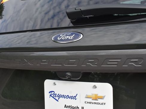 Used 2022 Ford Explorer XLT w/ Equipment Group 202A AWD/4WD image 16