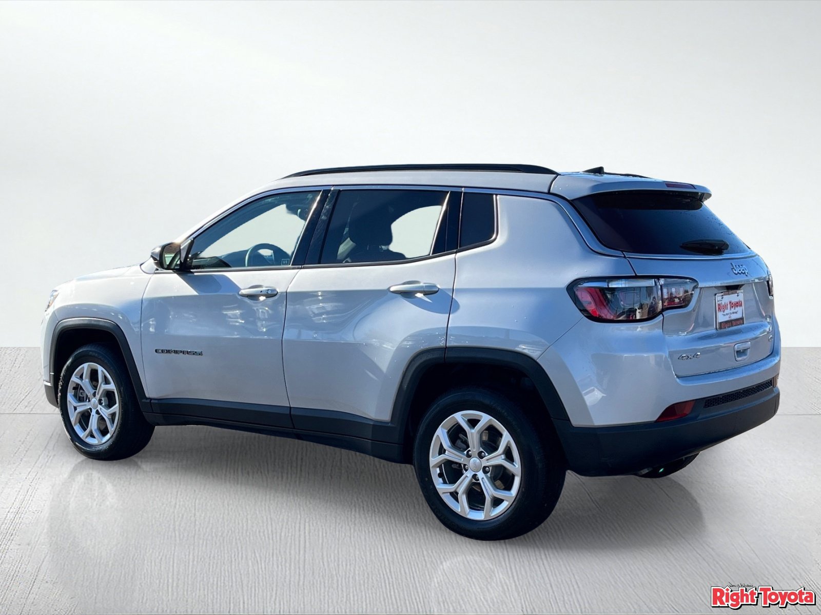 Used 2024 Jeep Compass Latitude AWD/4WD image 4