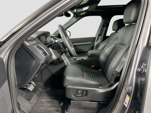 Certified 2025 Land Rover Discovery Dynamic SE image 24