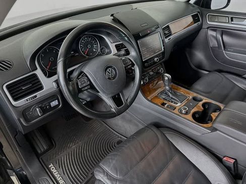 Used 2013 Volkswagen Touareg TDI AWD/4WD image 2