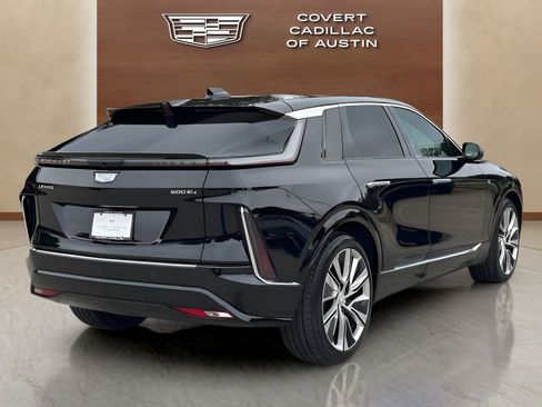 Certified 2025 Cadillac Lyriq Luxury w/ LPO, Floor Liner Package AWD/4WD image 9