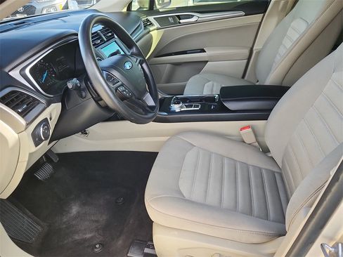 Used 2019 Ford Fusion SE image 7