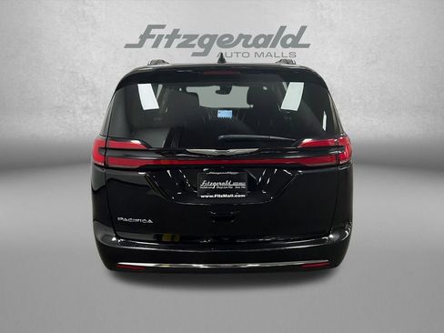 Used 2022 Chrysler Pacifica Touring-L image 6