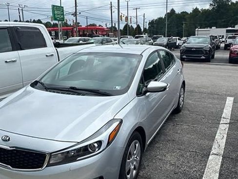 Used 2017 Kia Forte LX FWD image 2