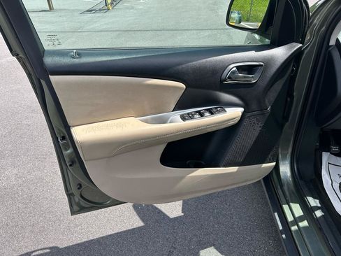 Used 2019 Dodge Journey SE w/ Connectivity Group FWD image 15