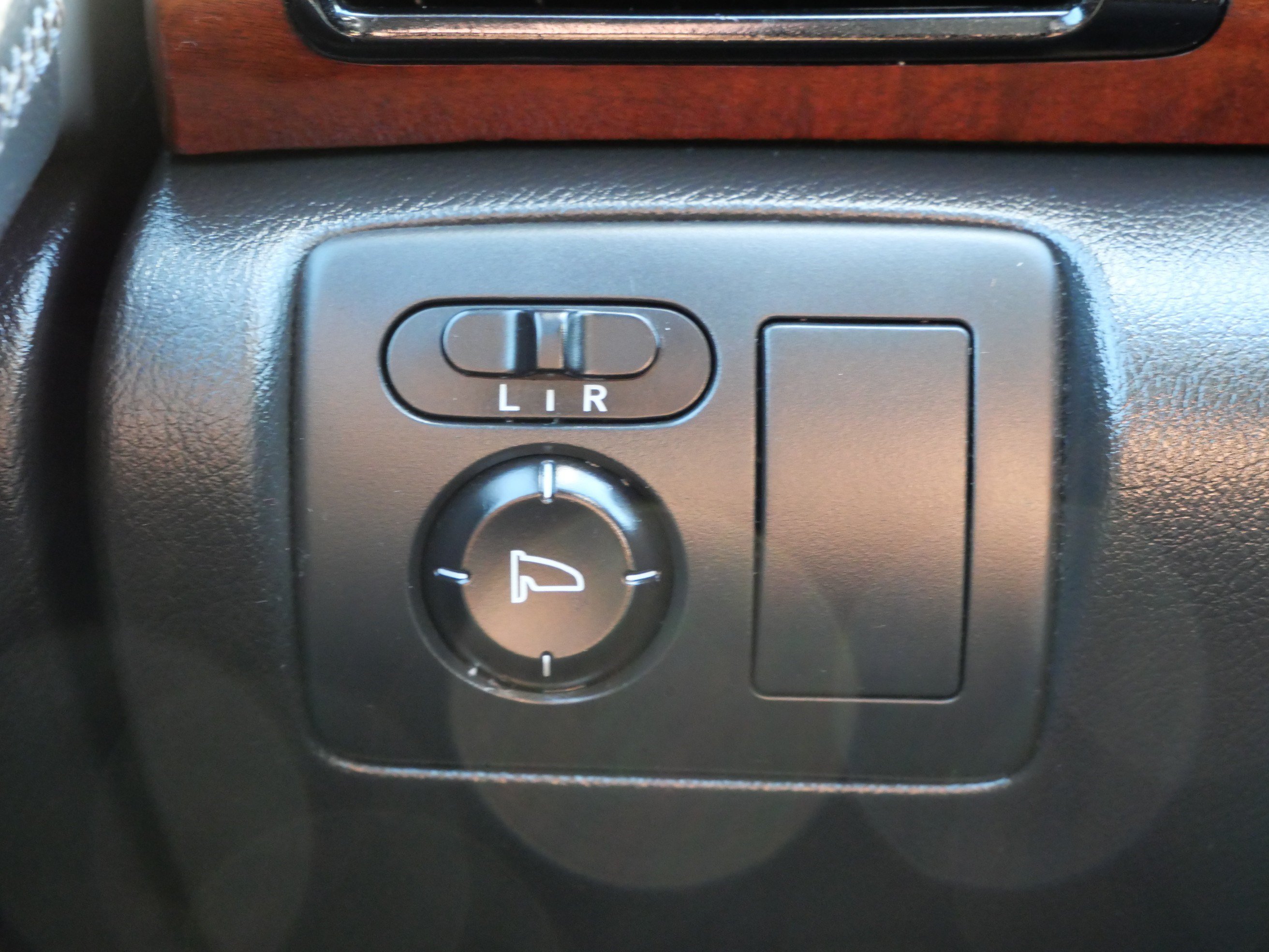 Used 2007 Acura RL w/ Technology Package AWD/4WD image 26