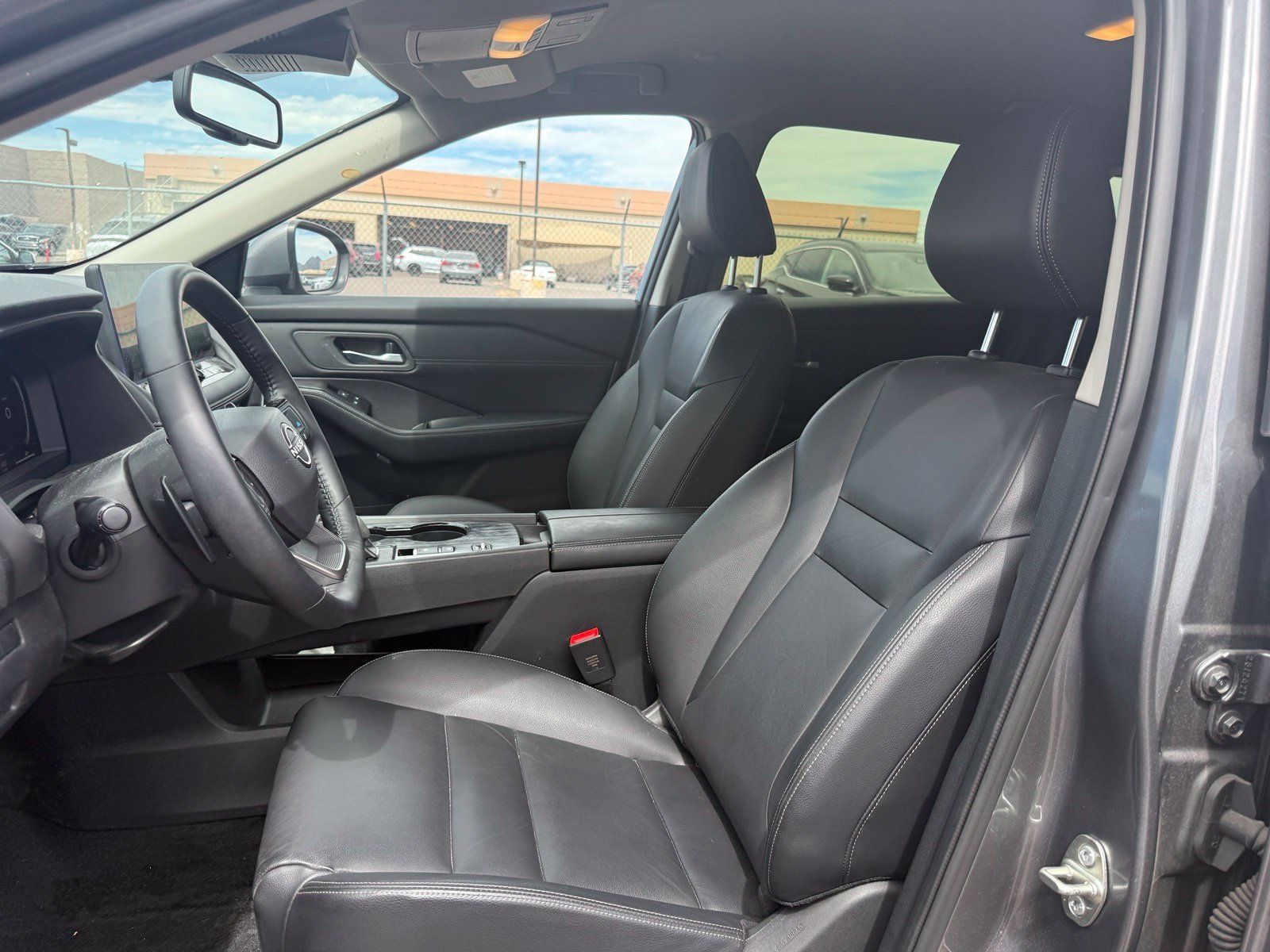 Used 2025 Nissan Rogue SL FWD image 10