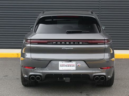 Certified 2025 Porsche Cayenne image 7