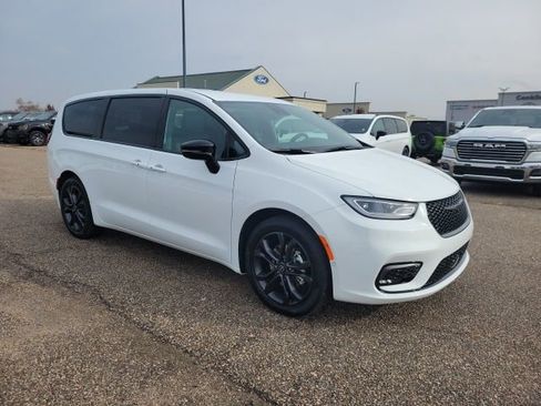 New 2026 Chrysler Pacifica Select image 19
