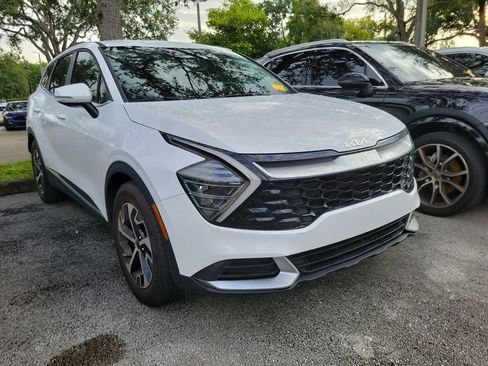 Used 2025 Kia Sportage EX FWD image 3