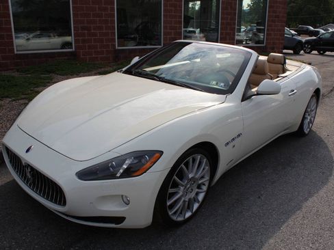 Used 2015 Maserati GranTurismo Convertible RWD image 2