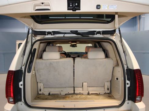Used 2007 Cadillac Escalade AWD w/ Climate Package image 36