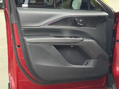 Certified 2024 Cadillac Lyriq Luxury image 18