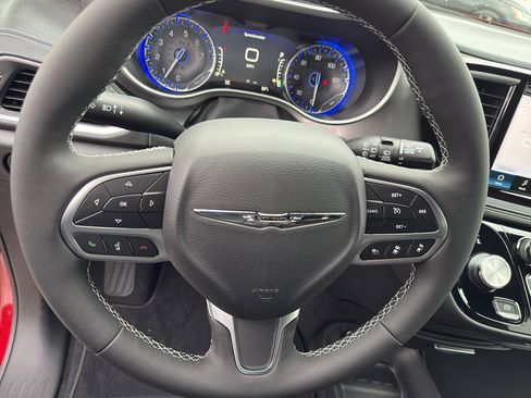 New 2026 Chrysler Pacifica Select FWD image 15