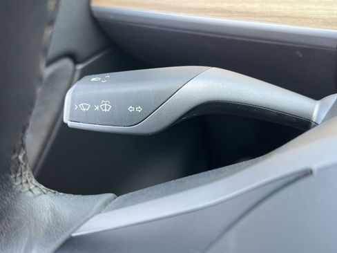 Used 2021 Tesla Model Y Long Range image 9