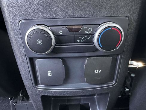 Used 2022 Ford Explorer XLT w/ Equipment Group 202A AWD/4WD image 16