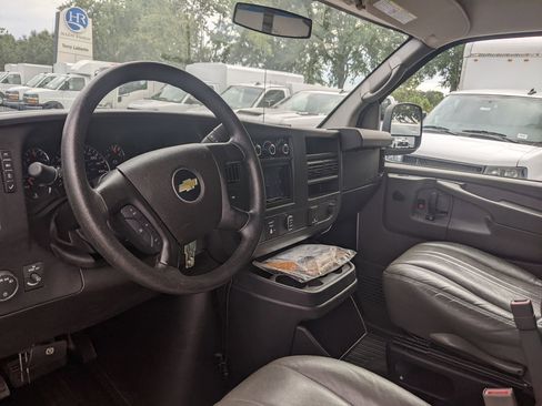 Used 2015 Chevrolet Express 2500 image 19
