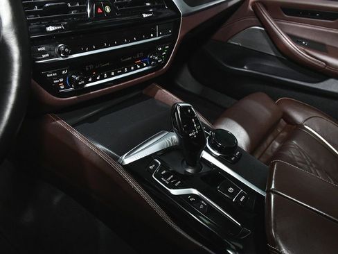 Used 2023 BMW M550i xDrive w/ Executive Package image 51