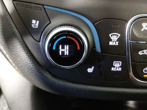 Used 2018 Chevrolet Equinox Premier FWD image 21