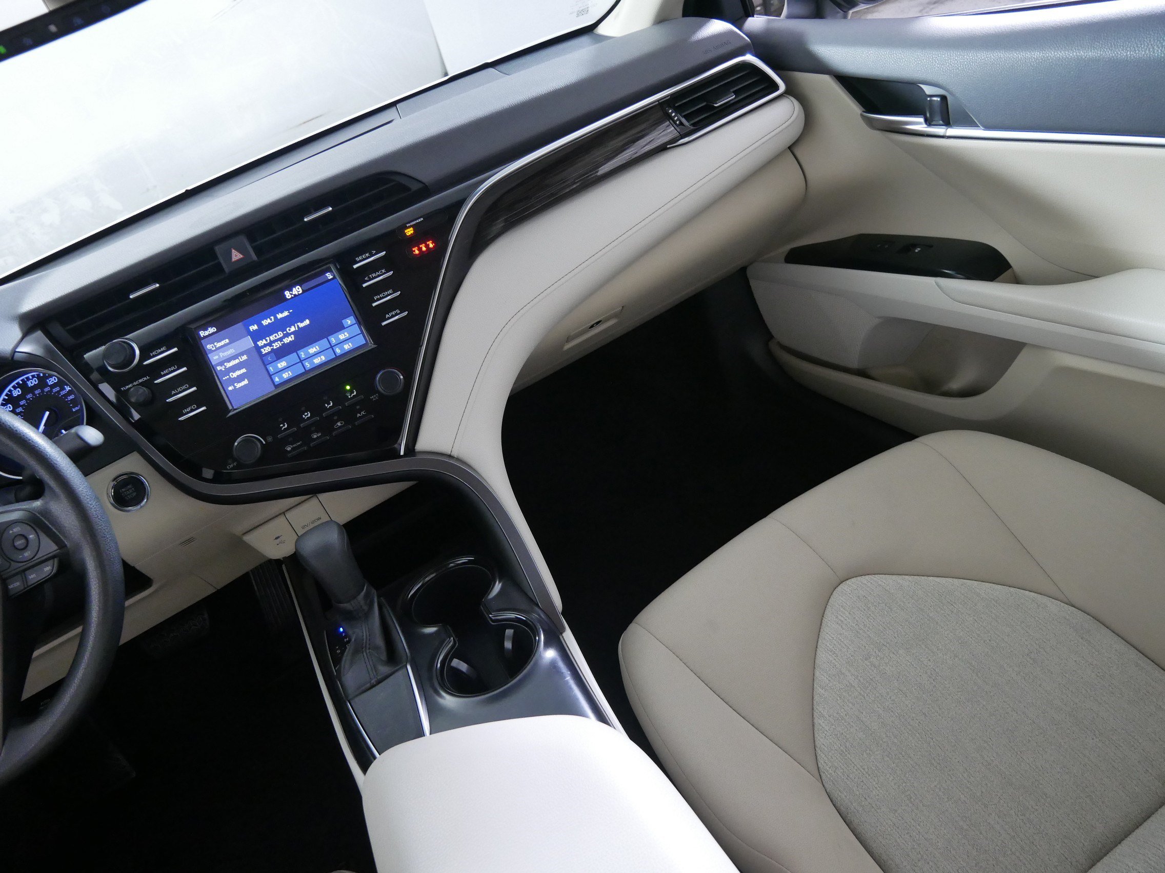 Used 2018 Toyota Camry LE w/ Convenience Package FWD image 11