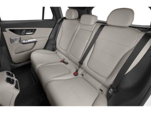 Used 2025 Mercedes-Benz GLC 350e 4MATIC image 12