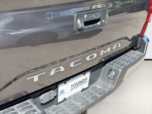 Used 2021 Toyota Tacoma SR5 w/ SR5 Appearance Package (SM) image 11
