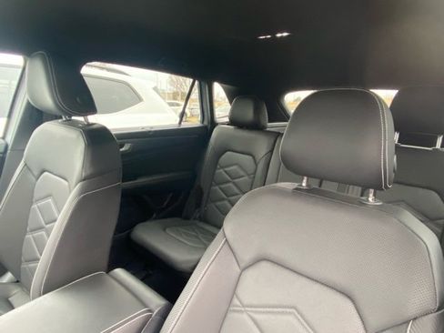 Used 2025 Volkswagen Atlas Cross Sport SE w/ Black Wheel Package image 6