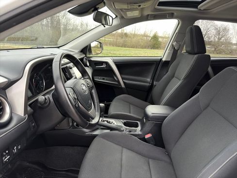 Used 2017 Toyota RAV4 XLE AWD/4WD image 17