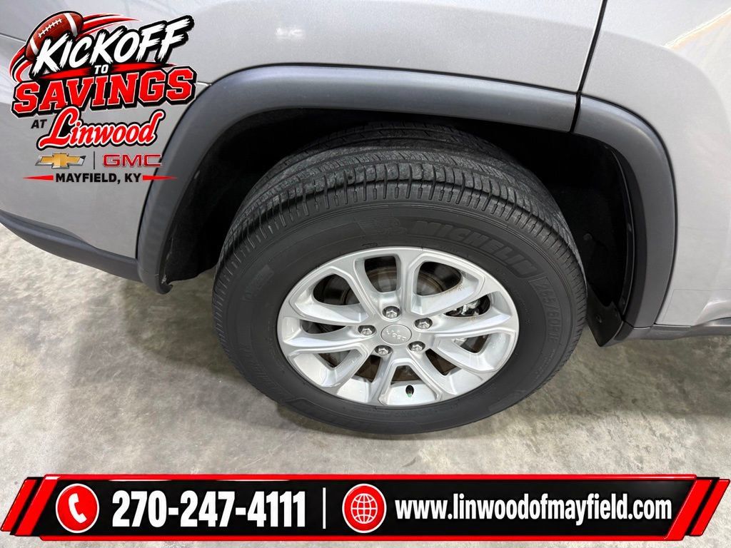 Used 2021 Jeep Grand Cherokee Laredo AWD/4WD image 10