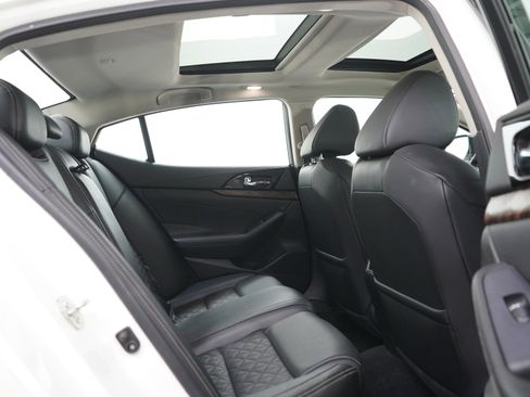 Used 2017 Nissan Maxima Platinum FWD image 12