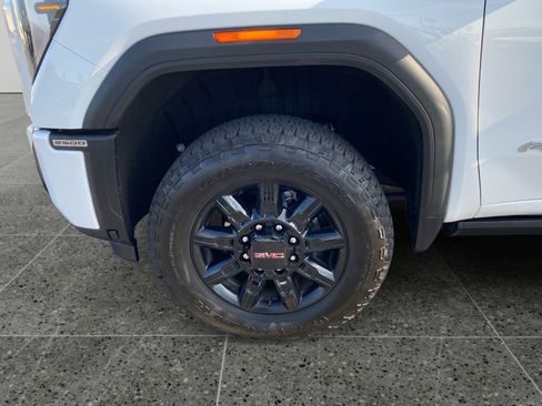 Used 2025 GMC Sierra 2500 AT4 w/ AT4 Premium Plus Package image 14