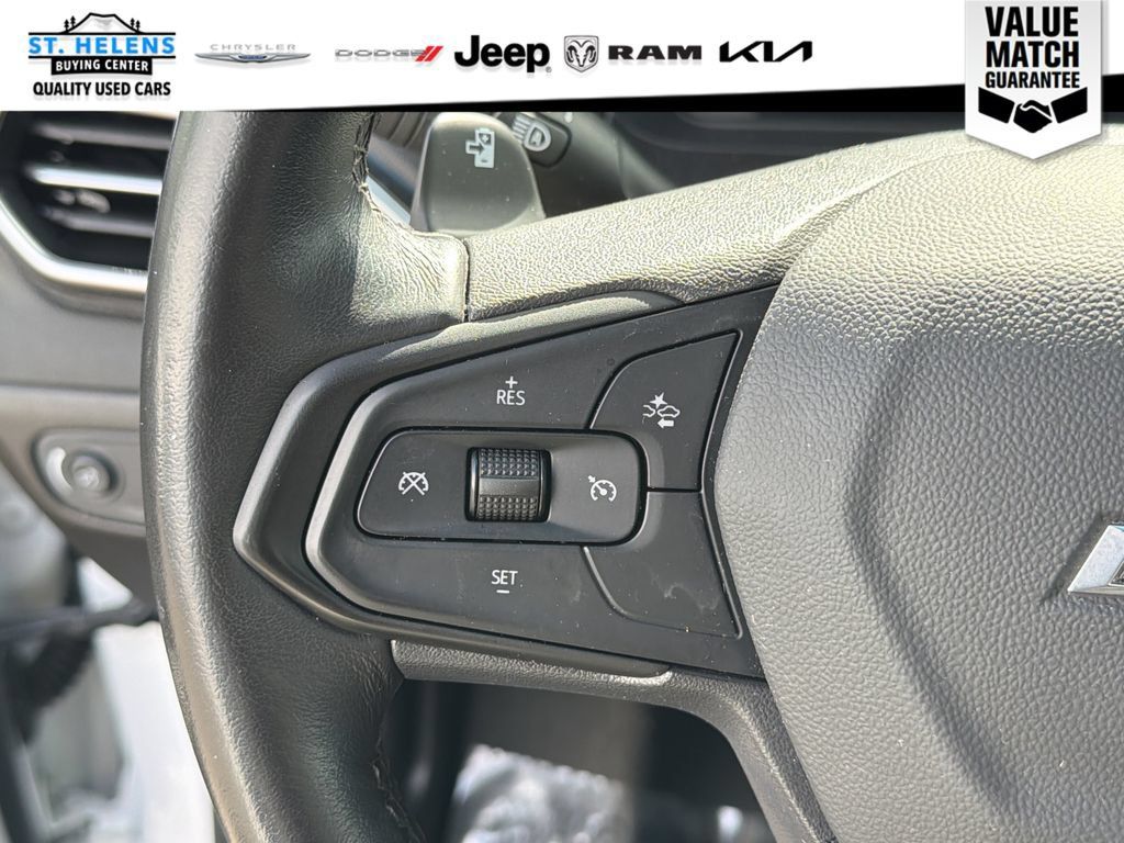 Used 2022 Chevrolet Bolt LT w/ Infotainment Package FWD image 18