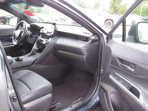Used 2022 Toyota Venza XLE AWD/4WD image 17