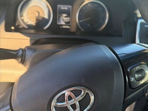 Used 2017 Toyota Camry LE FWD image 6