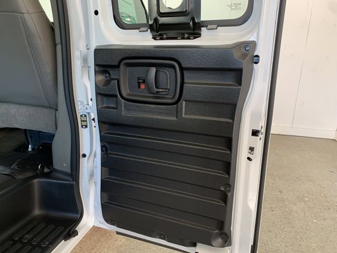 New 2025 Chevrolet Express 2500 image 39