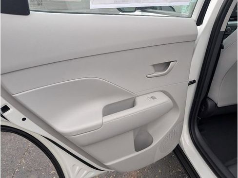 New 2026 Hyundai Kona SE image 11