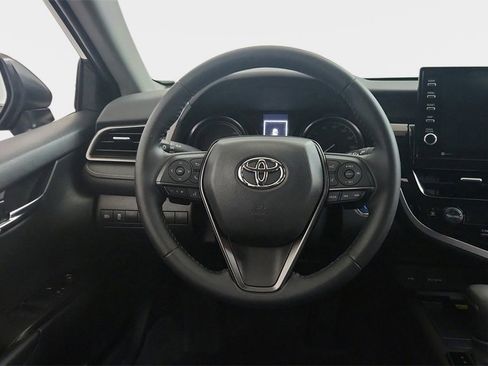 Used 2022 Toyota Camry SE image 15
