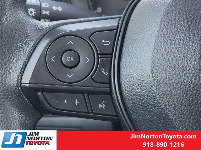 Used 2025 Toyota Corolla LE FWD image 27