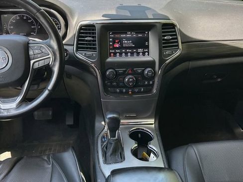 Used 2020 Jeep Grand Cherokee Laredo AWD/4WD image 3