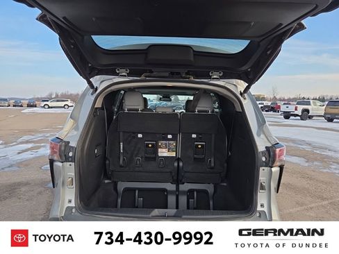 Used 2025 Toyota Sienna XLE image 25
