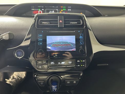 Used 2019 Toyota Prius L Eco image 17
