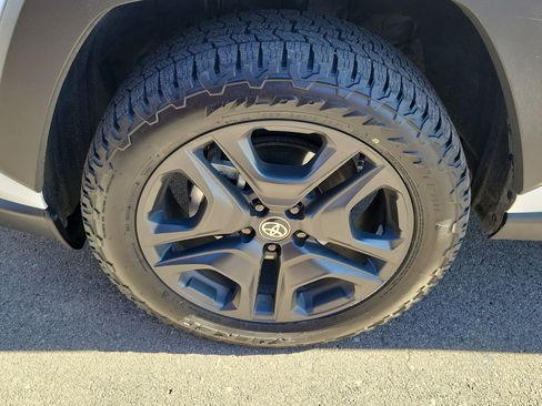 Used 2024 Toyota RAV4 Adventure image 17