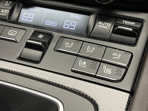 Used 2015 Porsche 911 Turbo S image 21