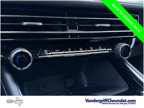 Used 2026 Chevrolet Traverse LT FWD image 19