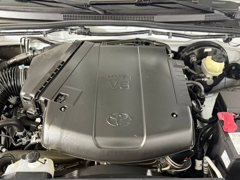 Used 2015 Toyota Tacoma PreRunner w/ SR5 Package image 32