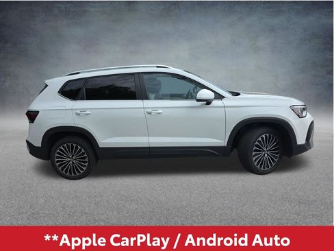 Used 2025 Volkswagen Taos SE FWD image 3