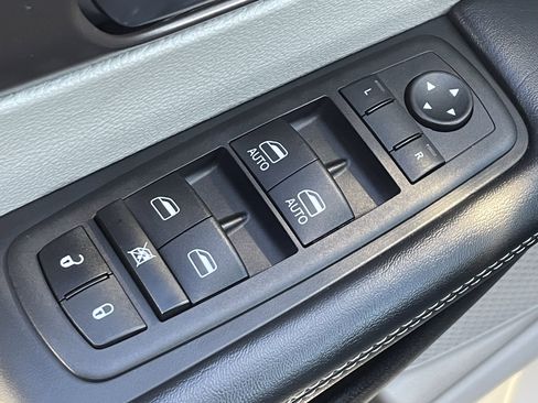 Used 2023 Chrysler Voyager LX image 22