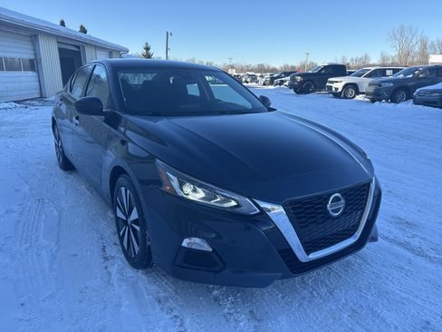 Used 2022 Nissan Altima 2.5 SV image 1